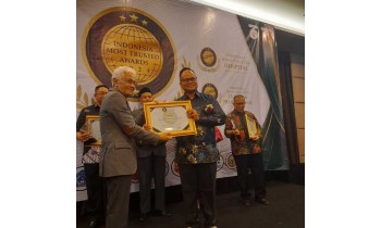 SMA NEGERI 2 SEBULU MERAIH PENGHARGAAN DI TINGKAT NASIONAL DALAM AJANG INDONESIA MOST TRUSTED AWARDS 2024