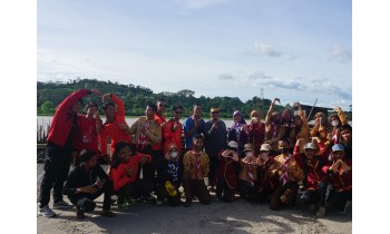 PEMBERIAN BANTUAN SOSIAL UNTUK KORBAN KEBAKARAN DI DESA SANGGULAN KECAMATAN SEBULU