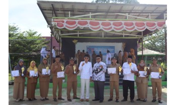 KUNJUNGAN WAKIL DPRD KABUPATEN KUTAI KARTANEGARA 2019-2024, PEMBERIAN APRESIASI GURU TERFAVORIT DAN BERDEDIKASI DI SMA NEGERI 2 SEBULU 